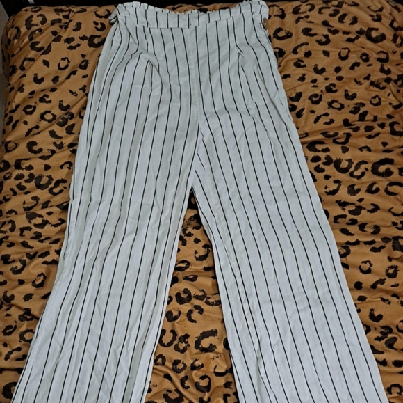 Striped Wide Legged Romper Pants - Picture 2 of 3